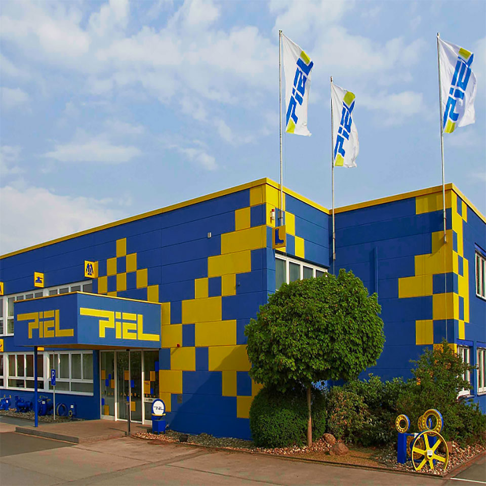 ueber-uns-piel-gebaeude